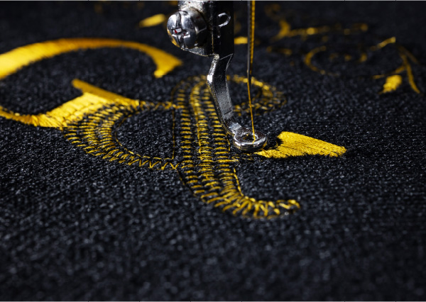 「ユニフォームレンタル」のメリット｜オリジナルの刺繍やプリントも可能